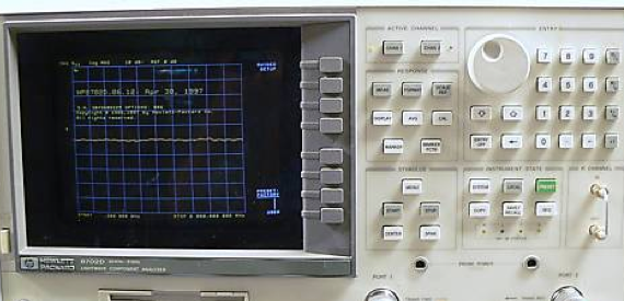 Photo Utilisé AGILENT / HP / HEWLETT-PACKARD / KEYSIGHT 8702D À vendre