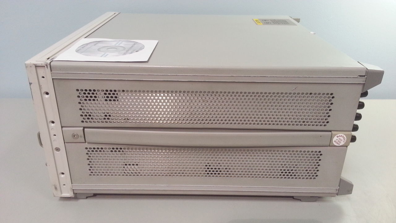 Photo Utilisé AGILENT / HP / HEWLETT-PACKARD / KEYSIGHT 8720D À vendre