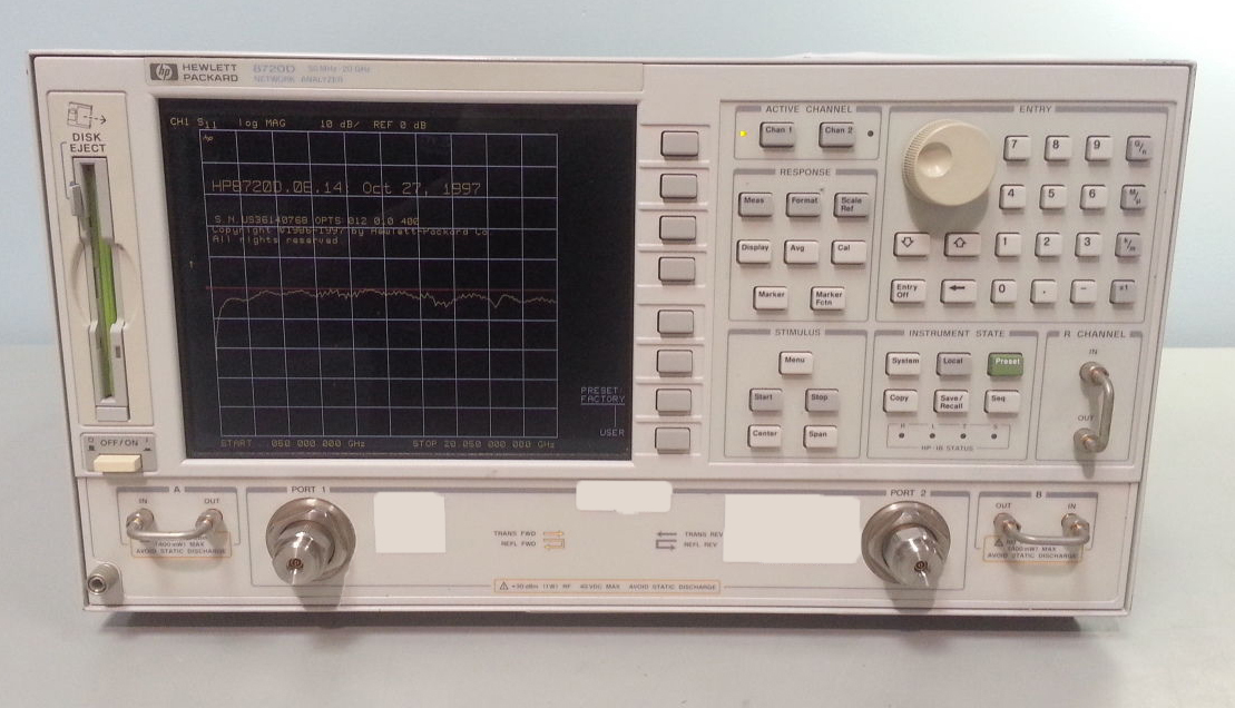 Photo Utilisé AGILENT / HP / HEWLETT-PACKARD / KEYSIGHT 8720D À vendre