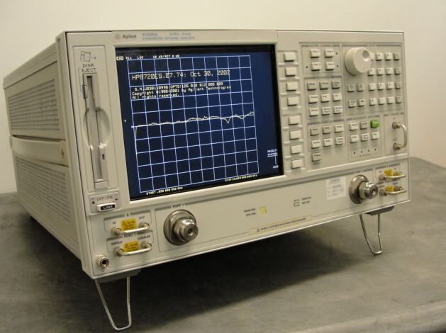 Photo Used AGILENT / HP / HEWLETT-PACKARD / KEYSIGHT 8720ES For Sale