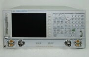 Photo Utilisé AGILENT / HP / HEWLETT-PACKARD / KEYSIGHT 8720ES À vendre