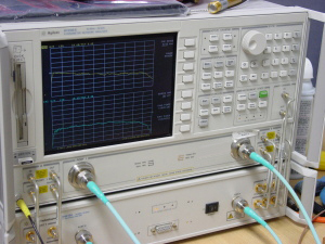 Foto Verwendet AGILENT / HP / HEWLETT-PACKARD / KEYSIGHT 8720ES Zum Verkauf