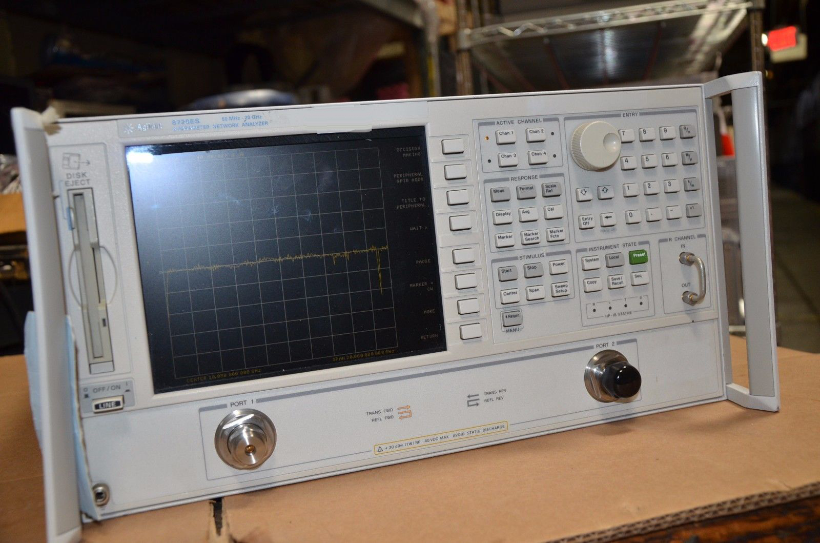 Photo Used AGILENT / HP / HEWLETT-PACKARD / KEYSIGHT 8720ES For Sale