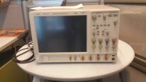 Photo Used AGILENT / HP / HEWLETT-PACKARD / KEYSIGHT DSA 90404A For Sale