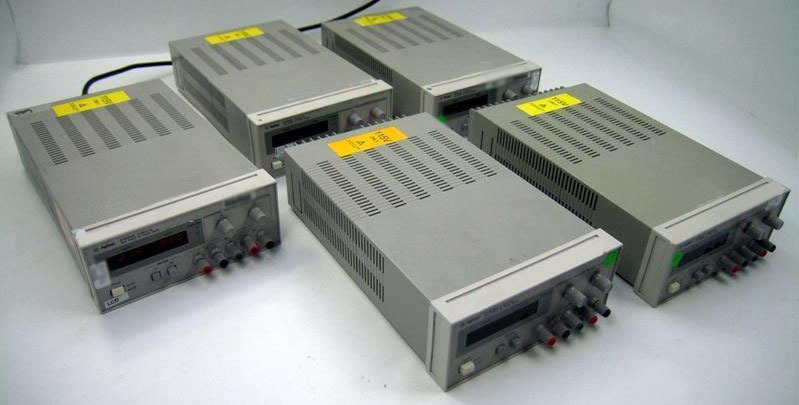 Foto Verwendet AGILENT / HP / HEWLETT-PACKARD / KEYSIGHT E3620A Zum Verkauf