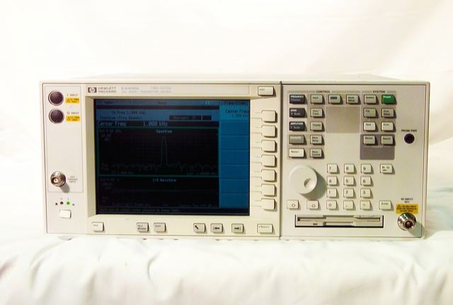 Photo Utilisé AGILENT / HP / HEWLETT-PACKARD / KEYSIGHT E4406A À vendre