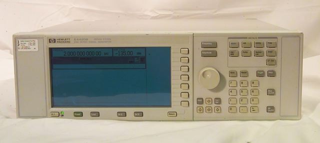 Foto Verwendet AGILENT / HP / HEWLETT-PACKARD / KEYSIGHT E4420B Zum Verkauf