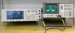 フォト（写真） 使用される AGILENT / HP / HEWLETT-PACKARD / KEYSIGHT E4426B 販売のために