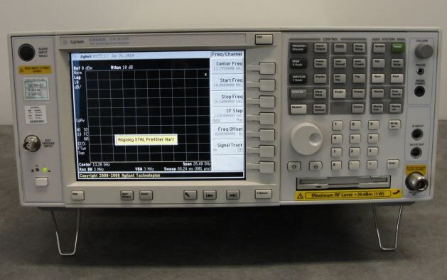 Photo Used AGILENT / HP / HEWLETT-PACKARD / KEYSIGHT E4440A For Sale