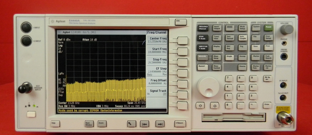 Foto Verwendet AGILENT / HP / HEWLETT-PACKARD / KEYSIGHT E4440A Zum Verkauf