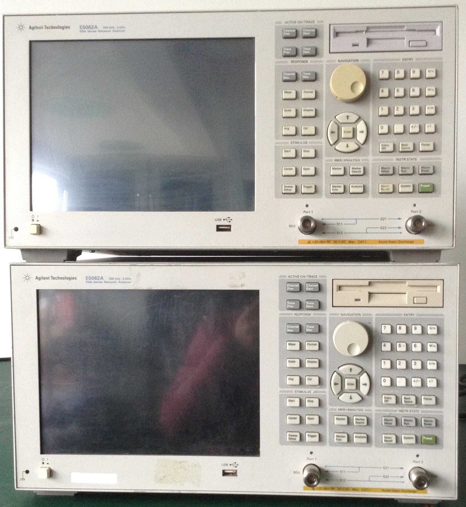 Photo Used AGILENT / HP / HEWLETT-PACKARD / KEYSIGHT E5062A For Sale