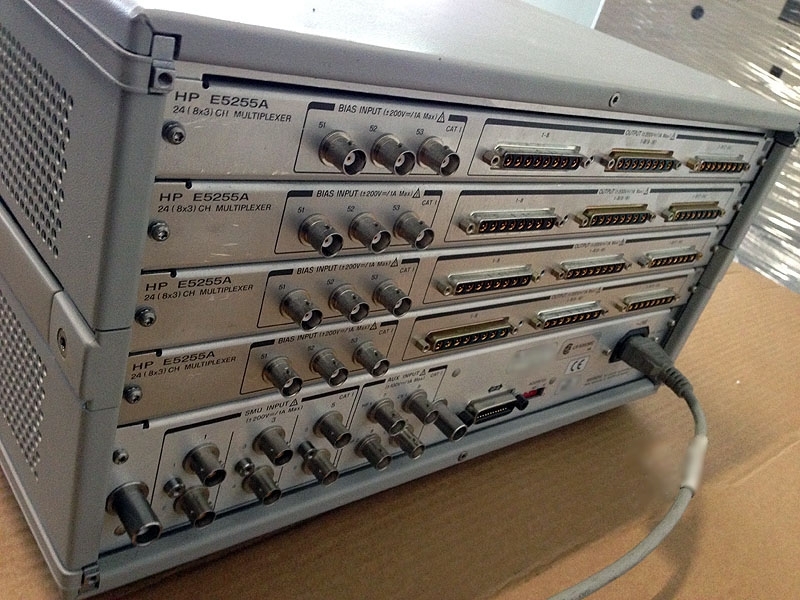 Photo Utilisé AGILENT / HP / HEWLETT-PACKARD / KEYSIGHT E5250A À vendre