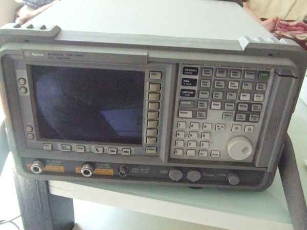 フォト（写真） 使用される AGILENT / HP / HEWLETT-PACKARD / KEYSIGHT E7402A 販売のために