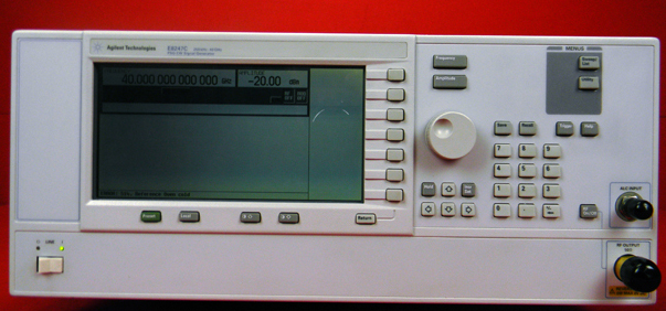 フォト（写真） 使用される AGILENT / HP / HEWLETT-PACKARD / KEYSIGHT E8247C 販売のために