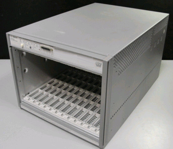 Foto Verwendet AGILENT / HP / HEWLETT-PACKARD / KEYSIGHT E8403A Zum Verkauf