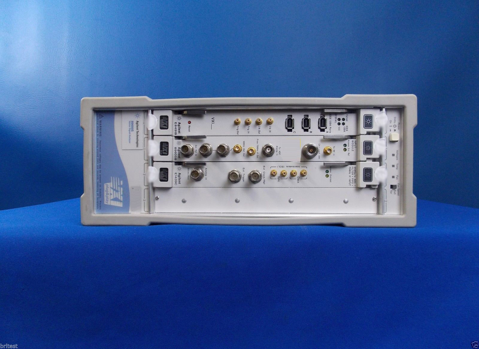 Foto Verwendet AGILENT / HP / HEWLETT-PACKARD / KEYSIGHT E8408A Zum Verkauf