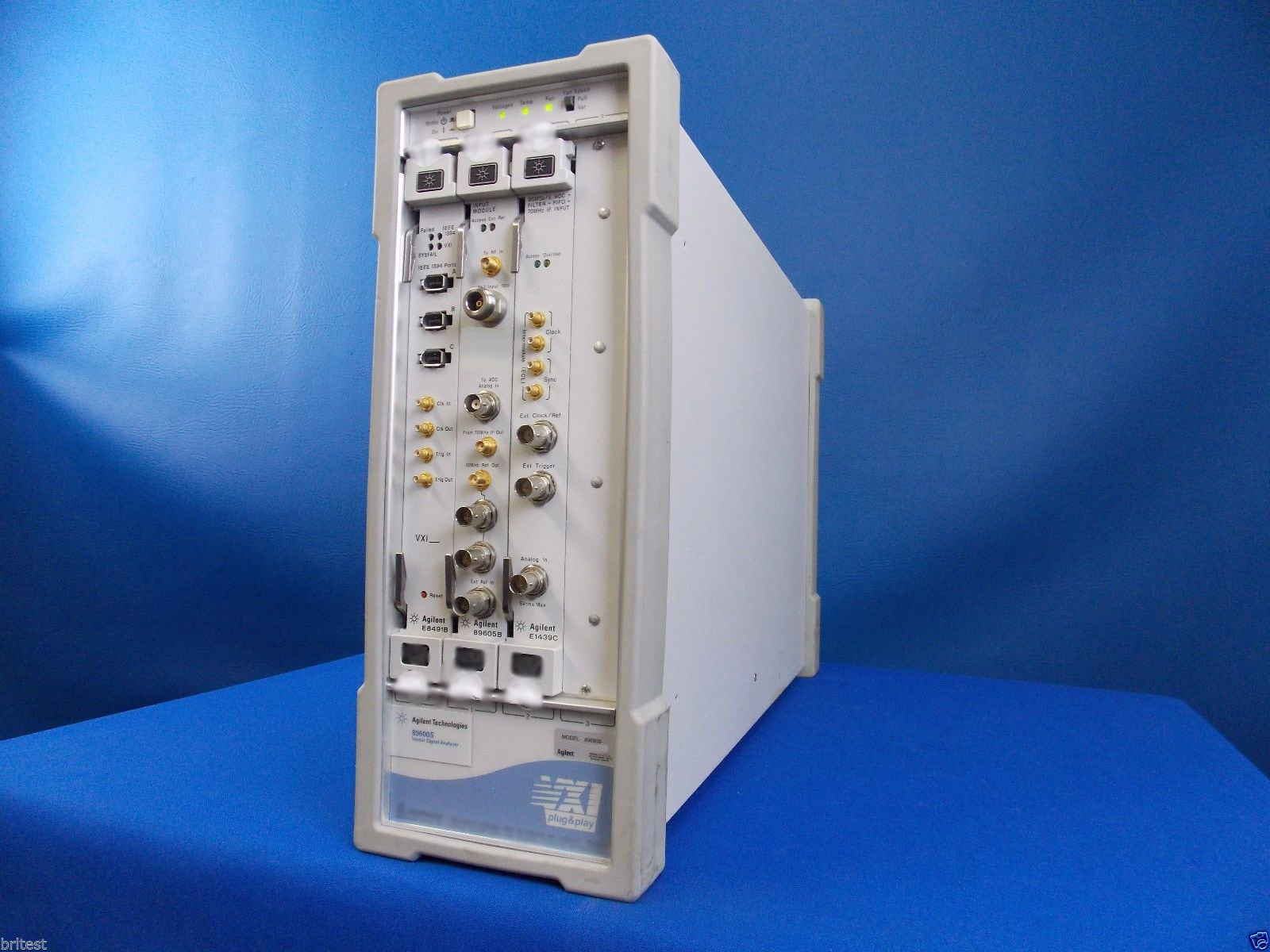 Foto Verwendet AGILENT / HP / HEWLETT-PACKARD / KEYSIGHT E8408A Zum Verkauf