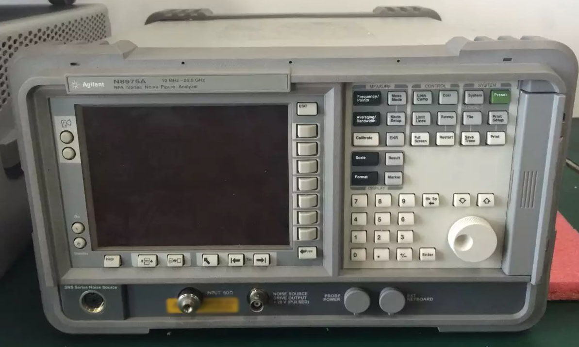 Photo Used AGILENT / HP / HEWLETT-PACKARD / KEYSIGHT N8975A For Sale