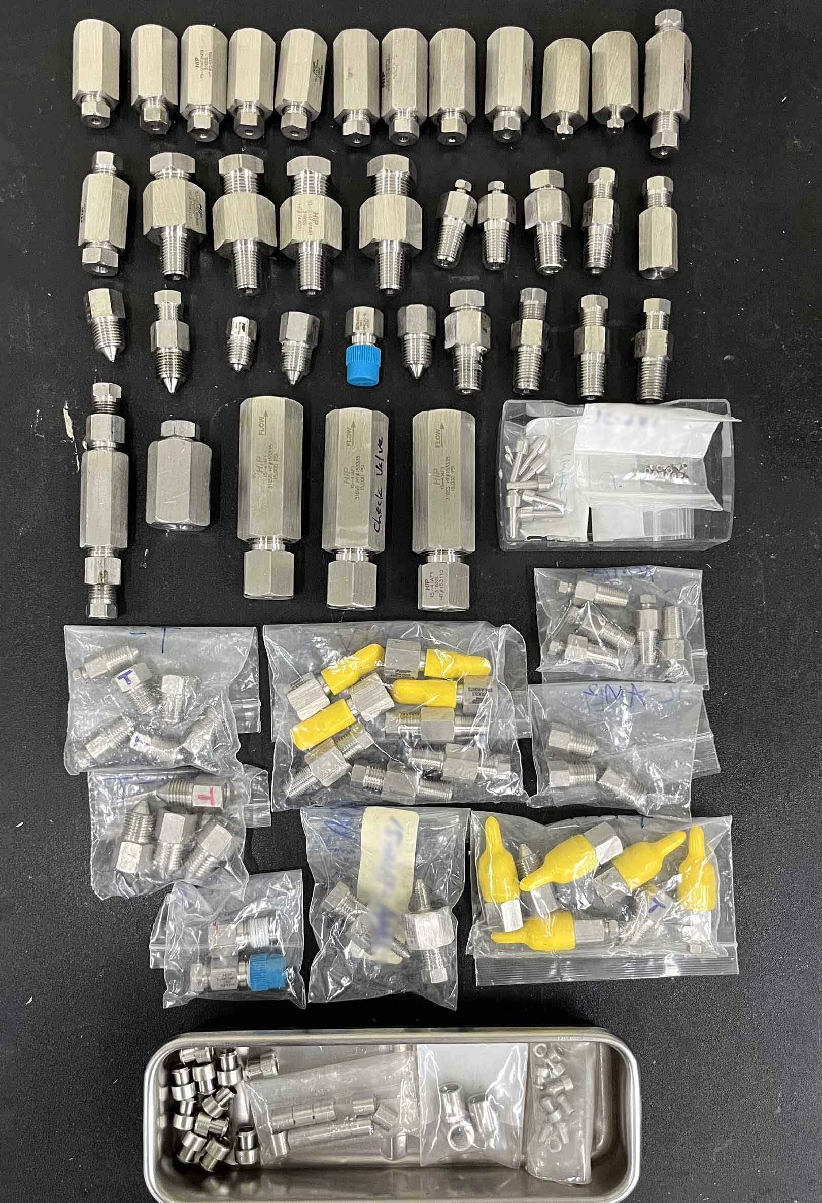 フォト（写真） 使用される HIGH PRESSURE EQUIPMENT / GRACO Lot of valves and fittings 販売のために