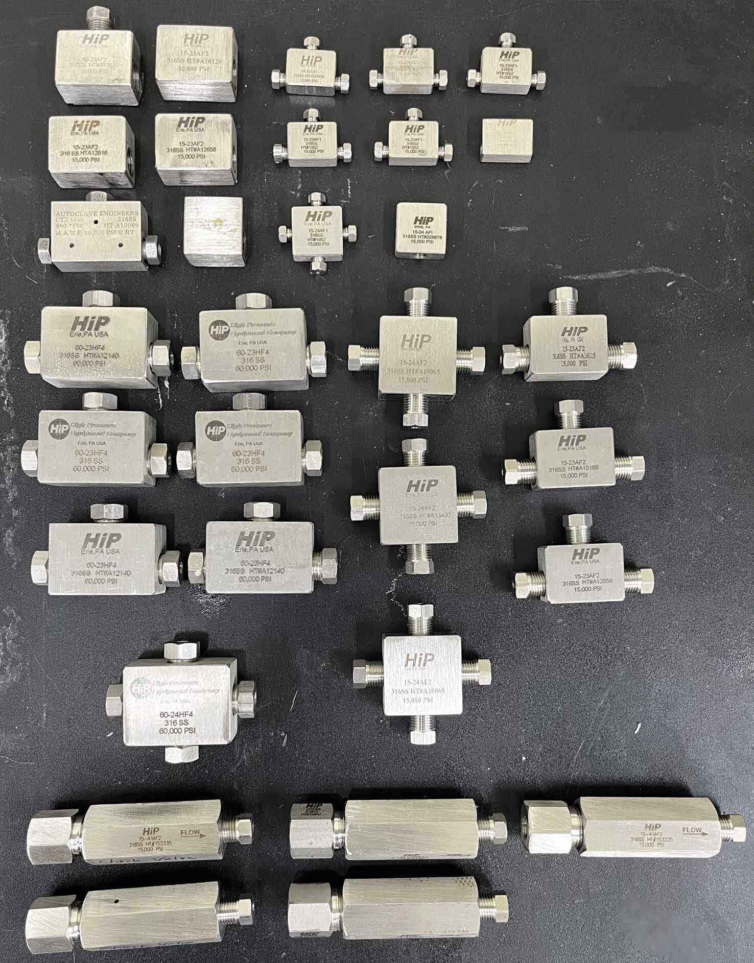フォト（写真） 使用される HIGH PRESSURE EQUIPMENT / GRACO Lot of valves and fittings 販売のために