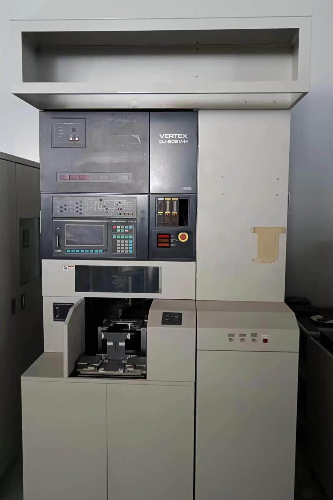 Foto Verwendet HITACHI / KOKUSAI DJ-802V-H Zum Verkauf
