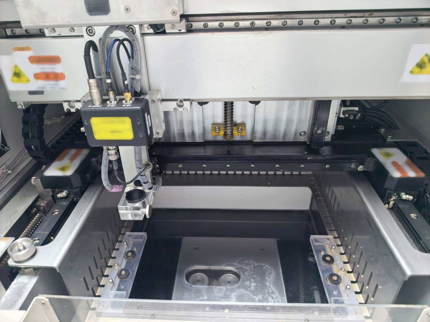Photo Used HITACHI FS300 Type II For Sale