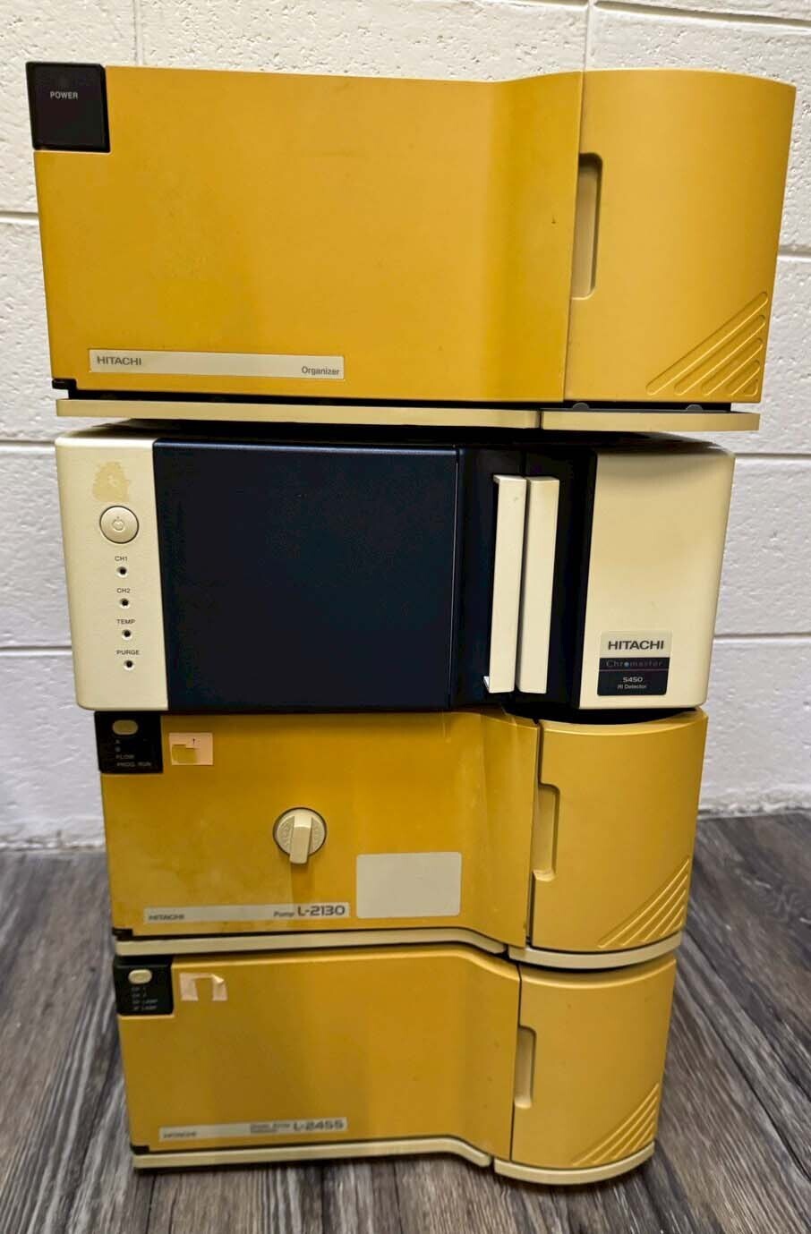 Foto Verwendet HITACHI HPLC System Zum Verkauf