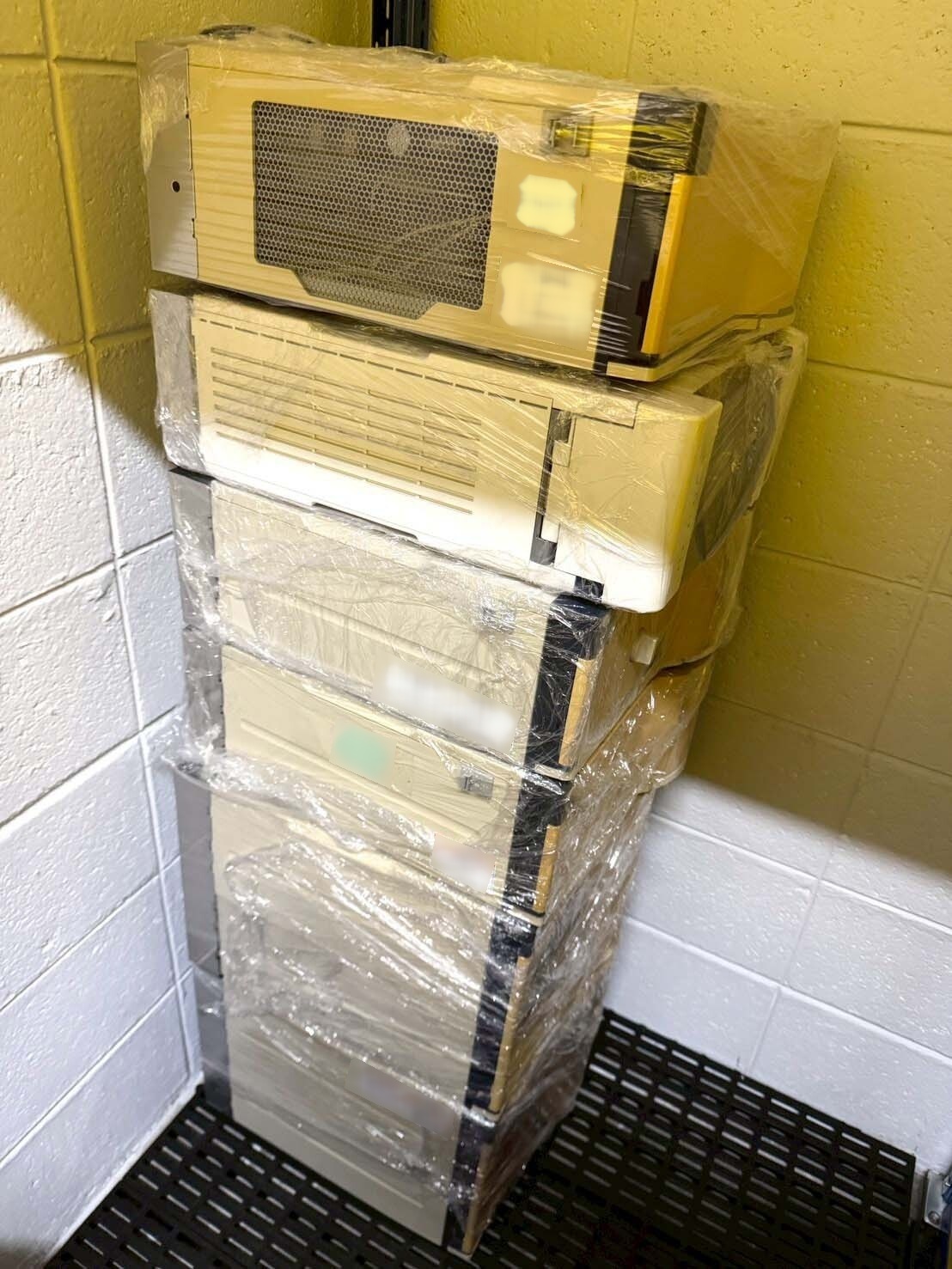 Foto Verwendet HITACHI HPLC System Zum Verkauf