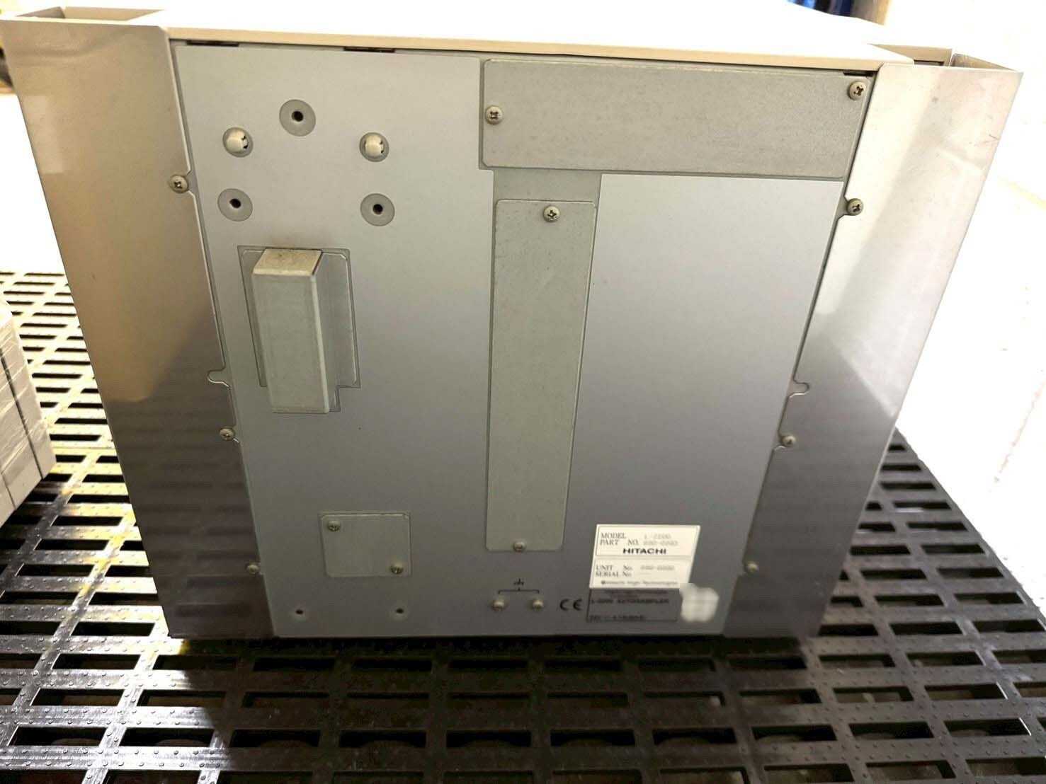Foto Verwendet HITACHI HPLC System Zum Verkauf