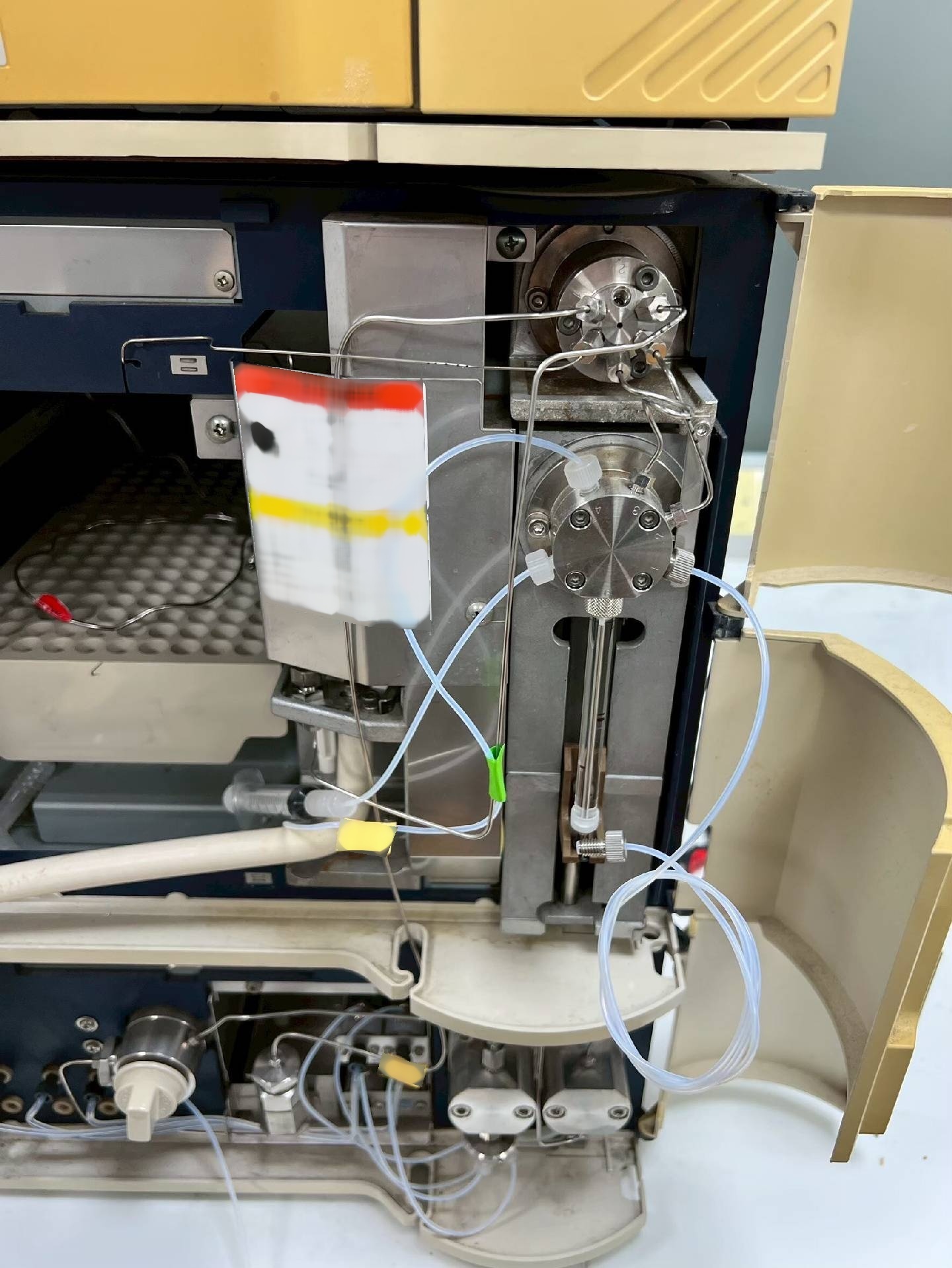Foto Verwendet HITACHI HPLC System Zum Verkauf