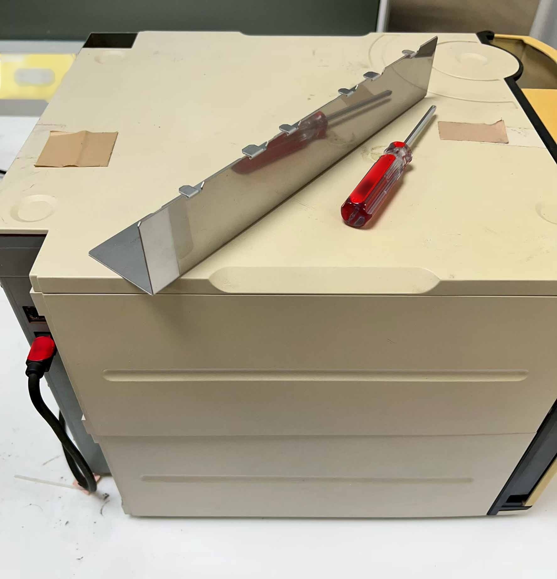 Foto Verwendet HITACHI HPLC System Zum Verkauf