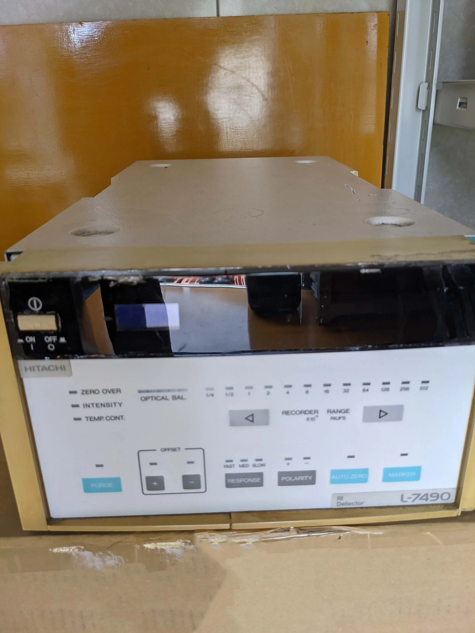 HITACHI L-7000 Spectrometer used for sale price #9387898 > buy from CAE