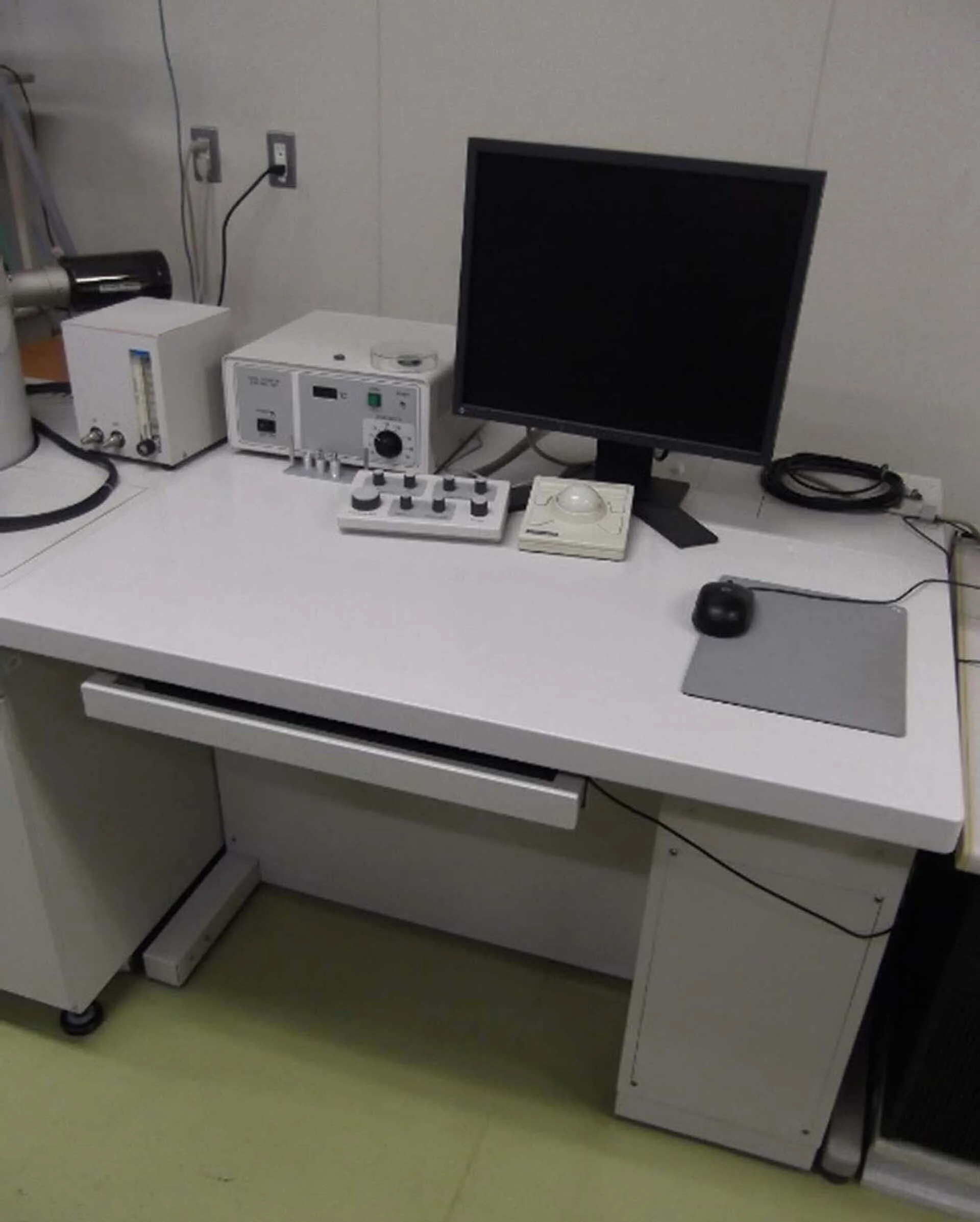 HITACHI S-3500N SEM はセール価格 #9350982, 2002 で使用され HITACHI S-3500N SEM はセール価格 #9350982, 2002 で使用され