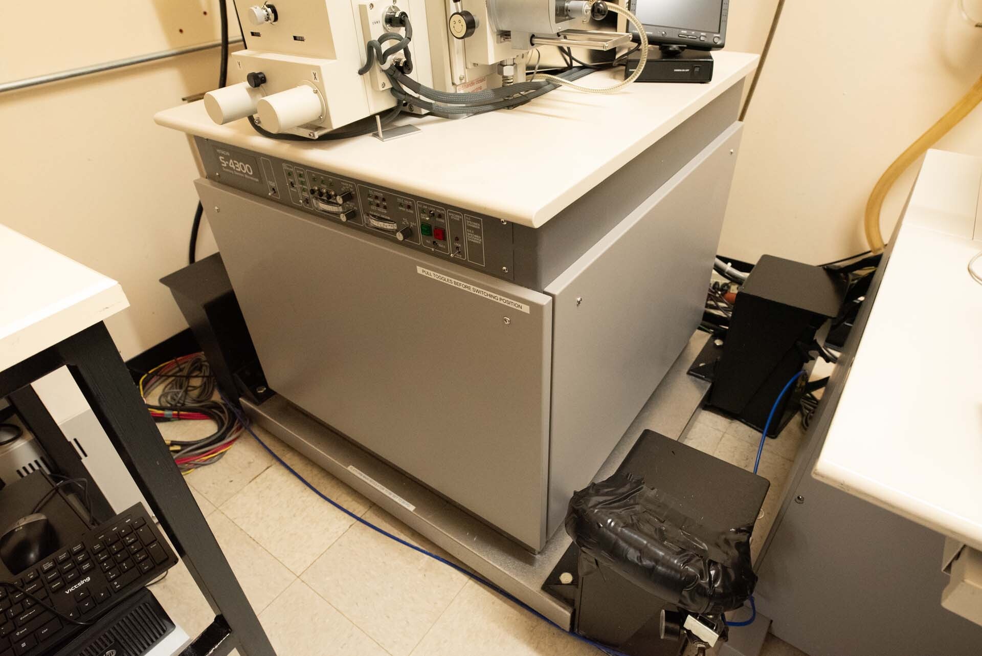 圖為 已使用的 HITACHI S-4300 待售