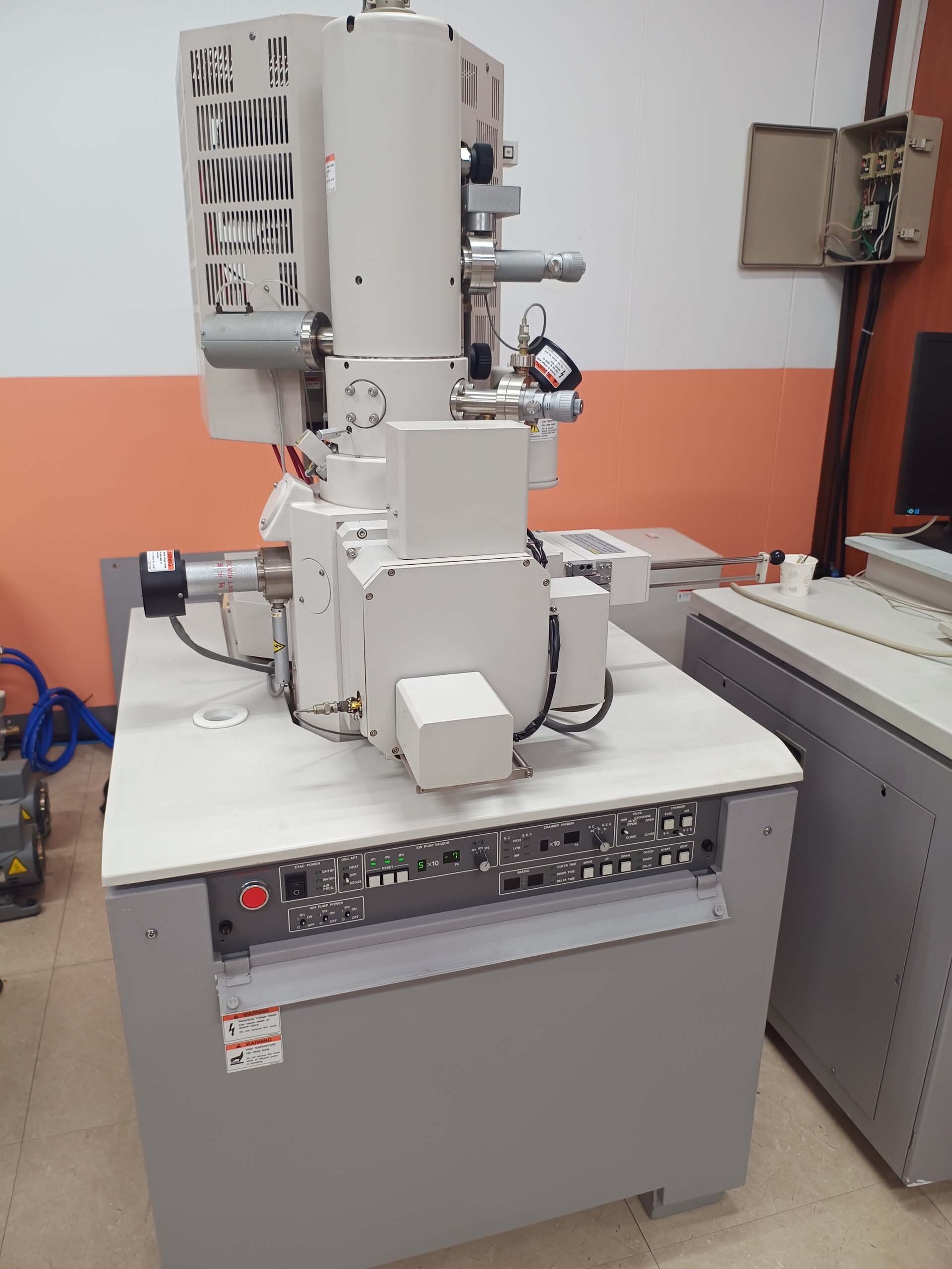 Foto Verwendet HITACHI S-4700 Zum Verkauf