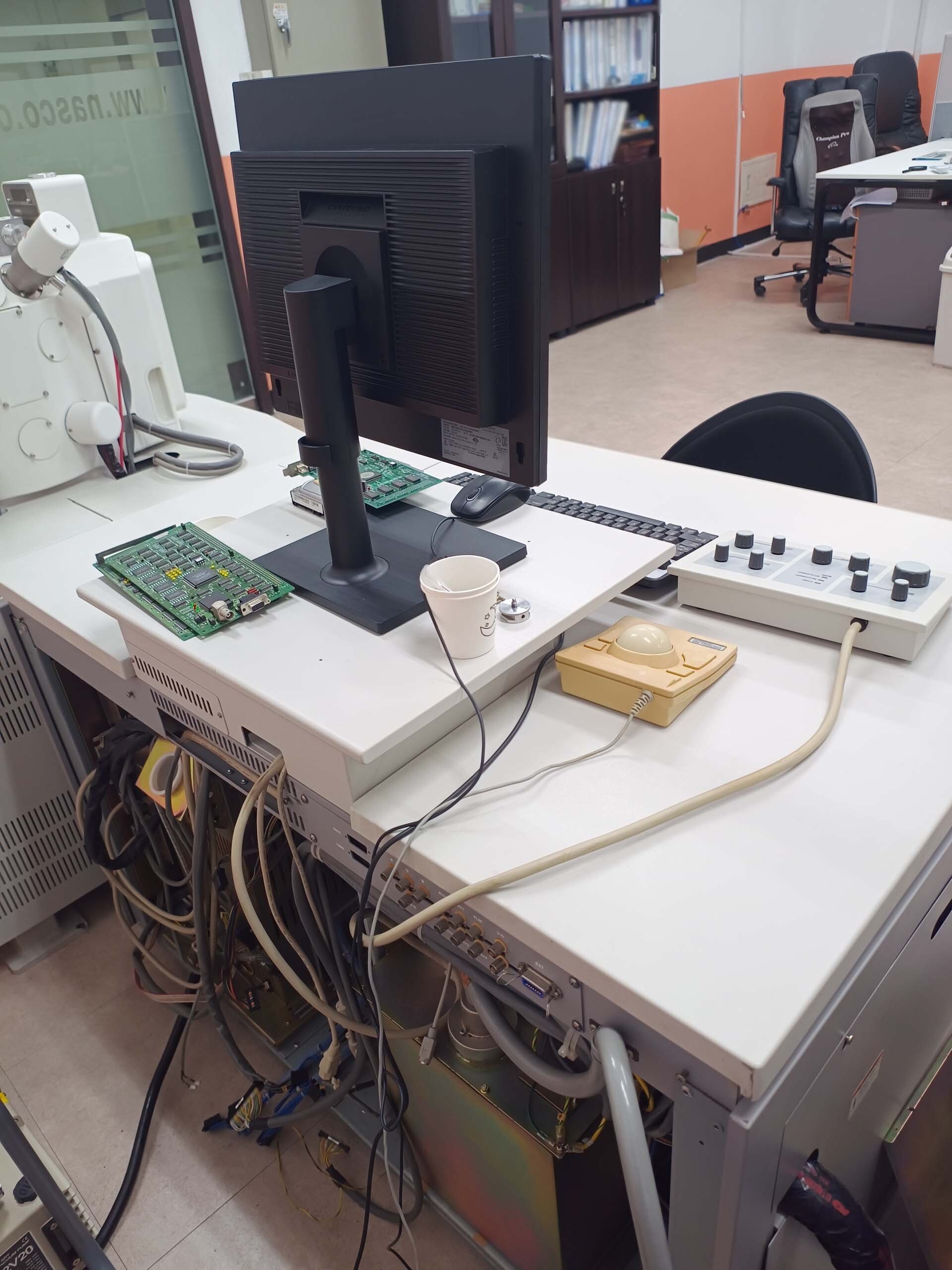 圖為 已使用的 HITACHI S-4700 待售