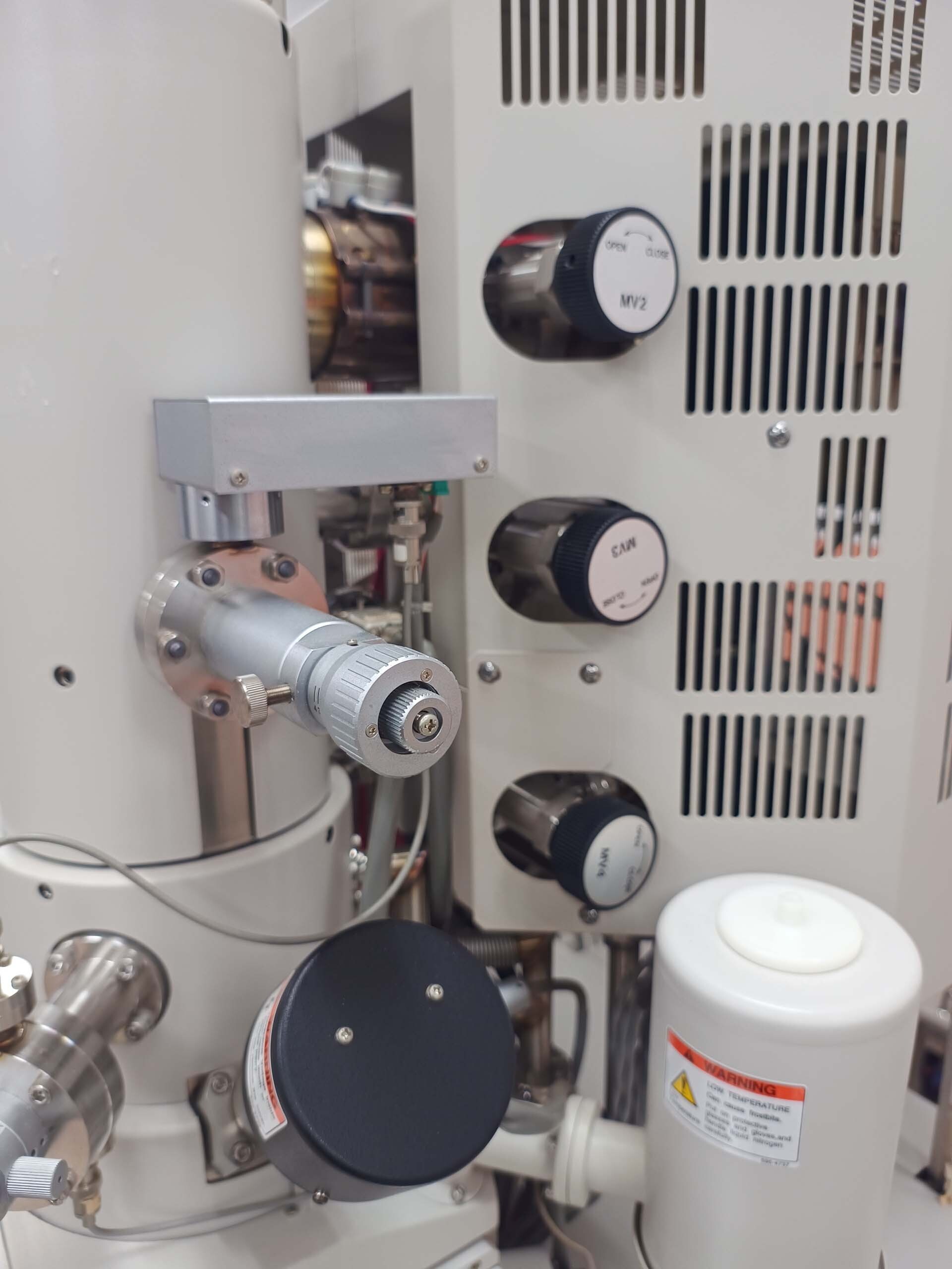 圖為 已使用的 HITACHI S-4700 待售