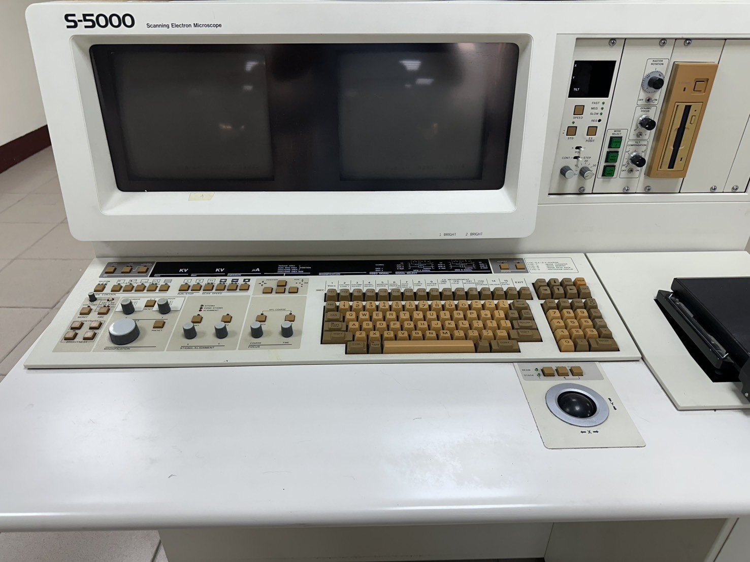 사진 사용됨 HITACHI S-5000 판매용