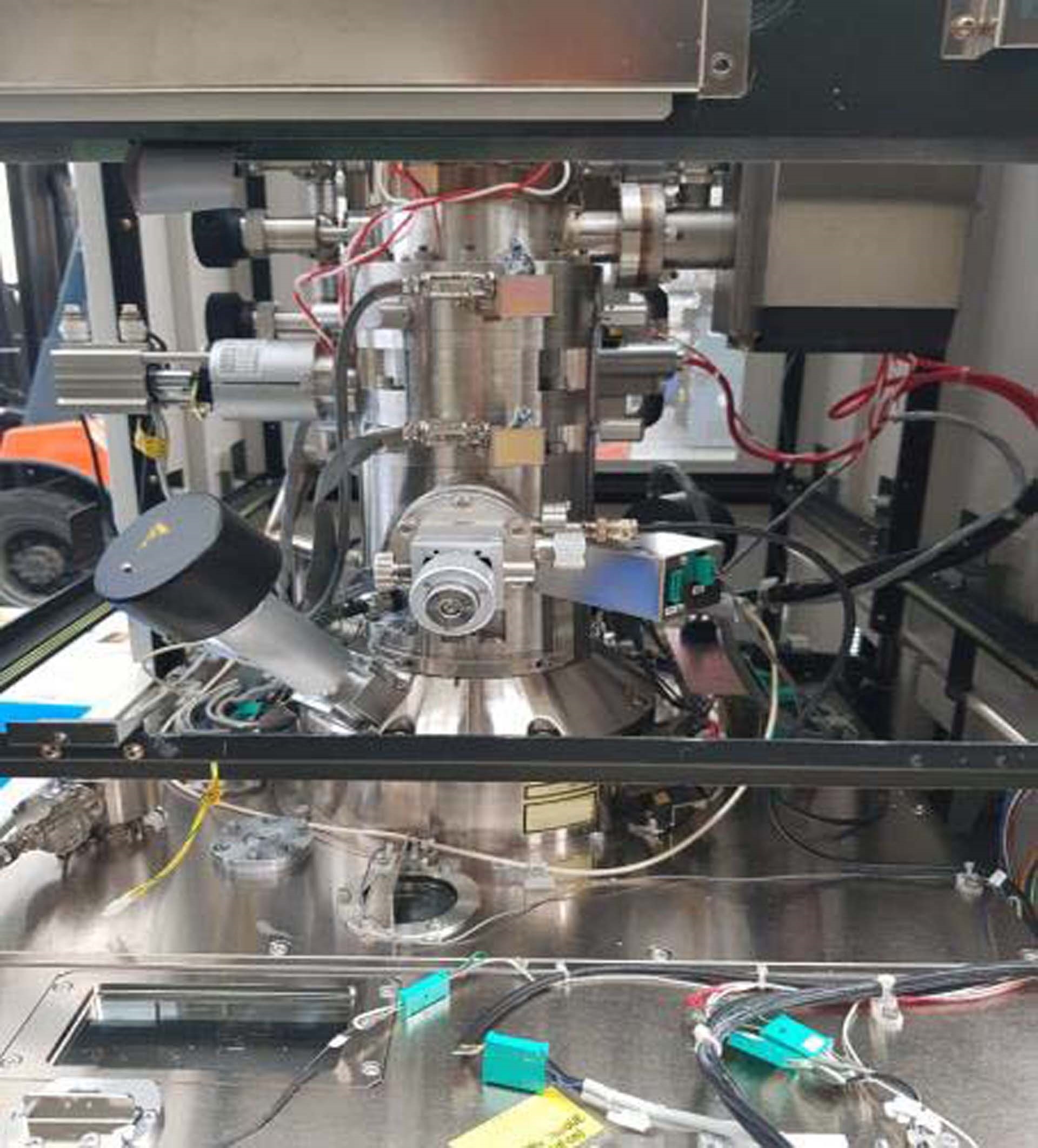 HITACHI S-8840 SEM used for sale price #9255650, 1997 > buy from CAE