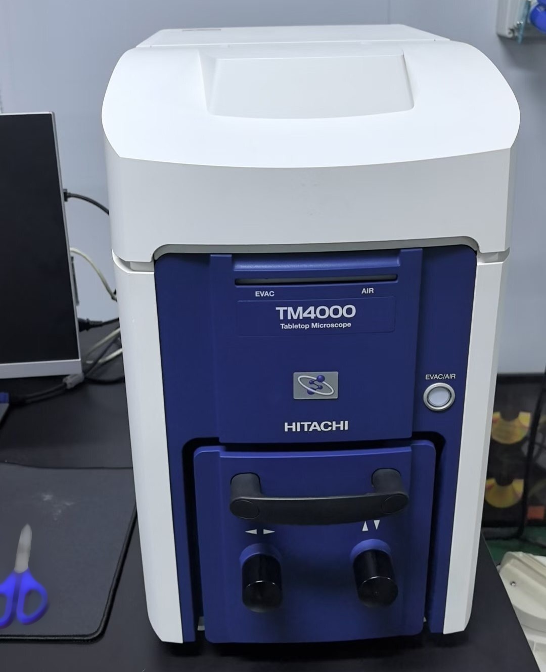 Foto Verwendet HITACHI TM-4000 Zum Verkauf