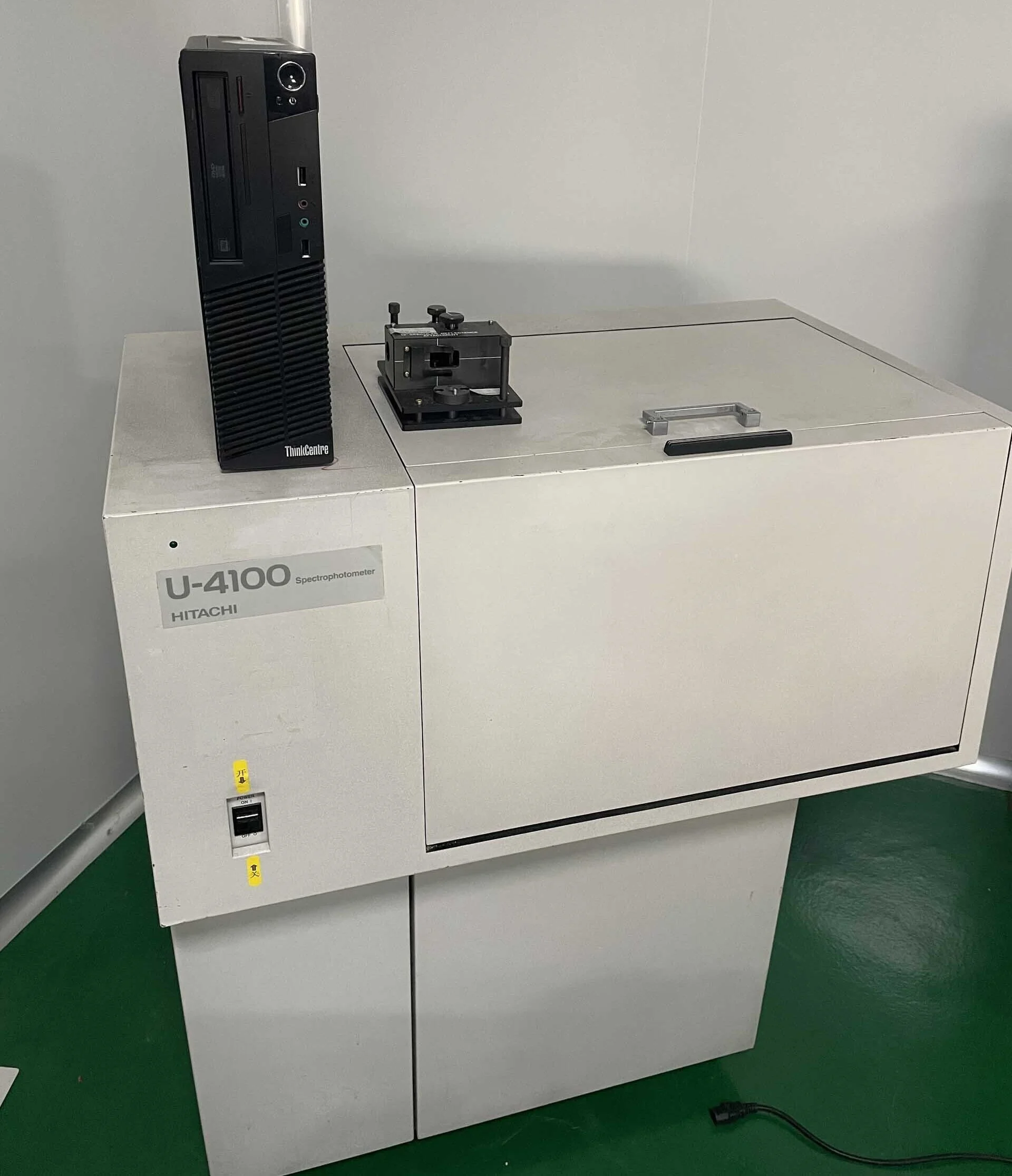 HITACHI U-4100 分光光度計 はセール価格 #9379509 で使用され HITACHI U-4100 分光光度計 はセール価格 #9379509 で使用され
