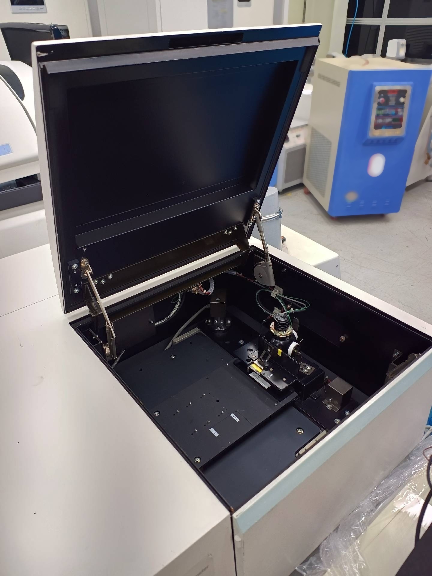 圖為 已使用的 HITACHI U-4100 待售