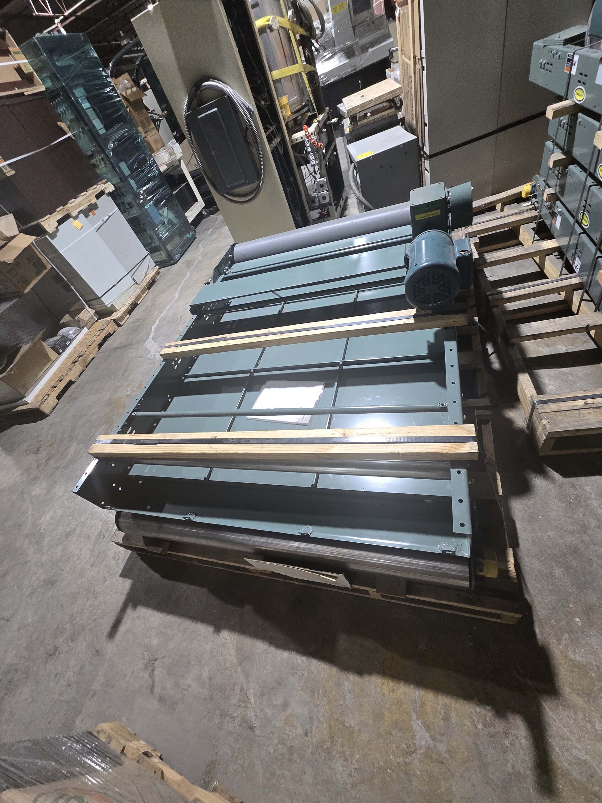 Foto Verwendet HYTROL Lot of conveyors Zum Verkauf