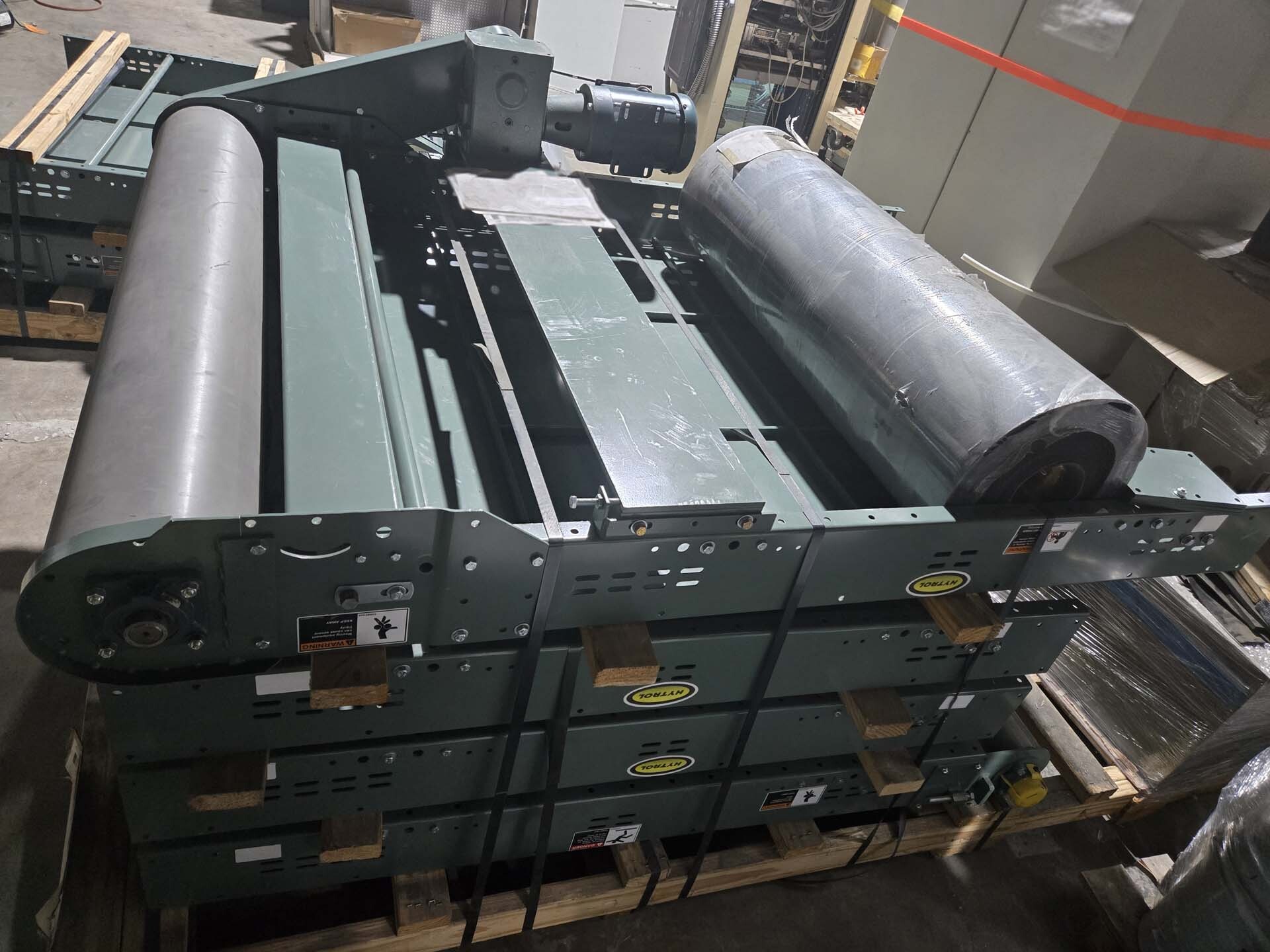 Foto Verwendet HYTROL Lot of conveyors Zum Verkauf