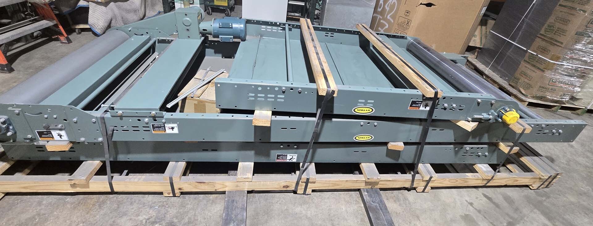 Foto Verwendet HYTROL Lot of conveyors Zum Verkauf
