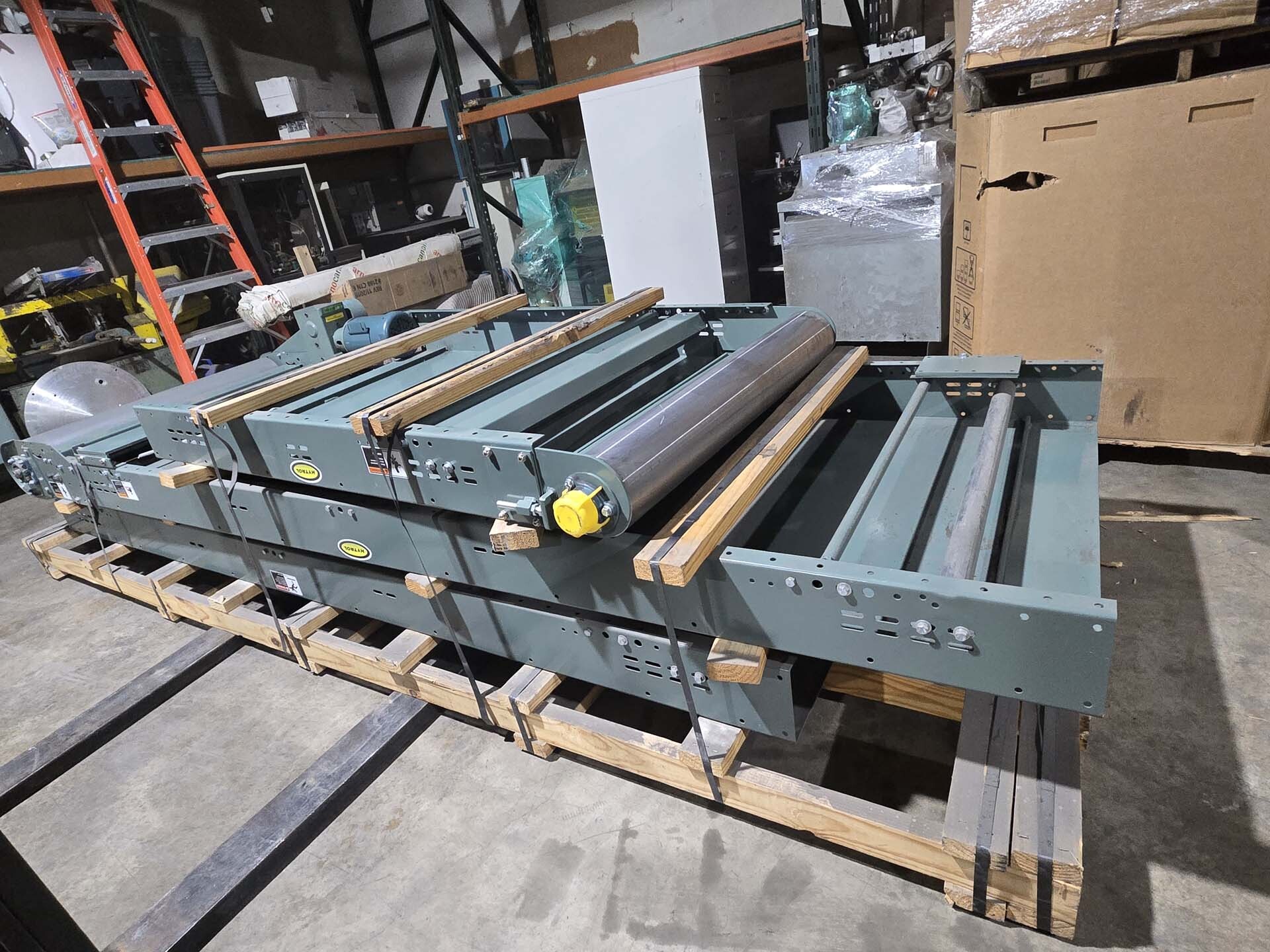 Foto Verwendet HYTROL Lot of conveyors Zum Verkauf
