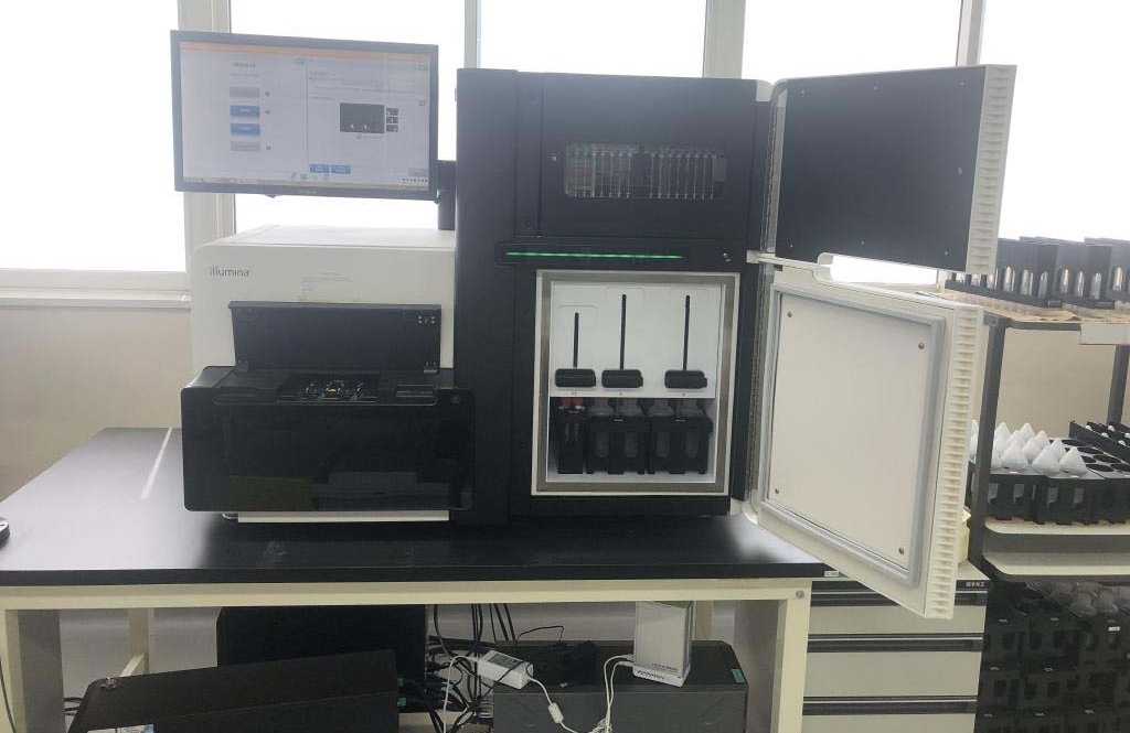 Photo Used ILLUMINA HiSeq 2500 For Sale