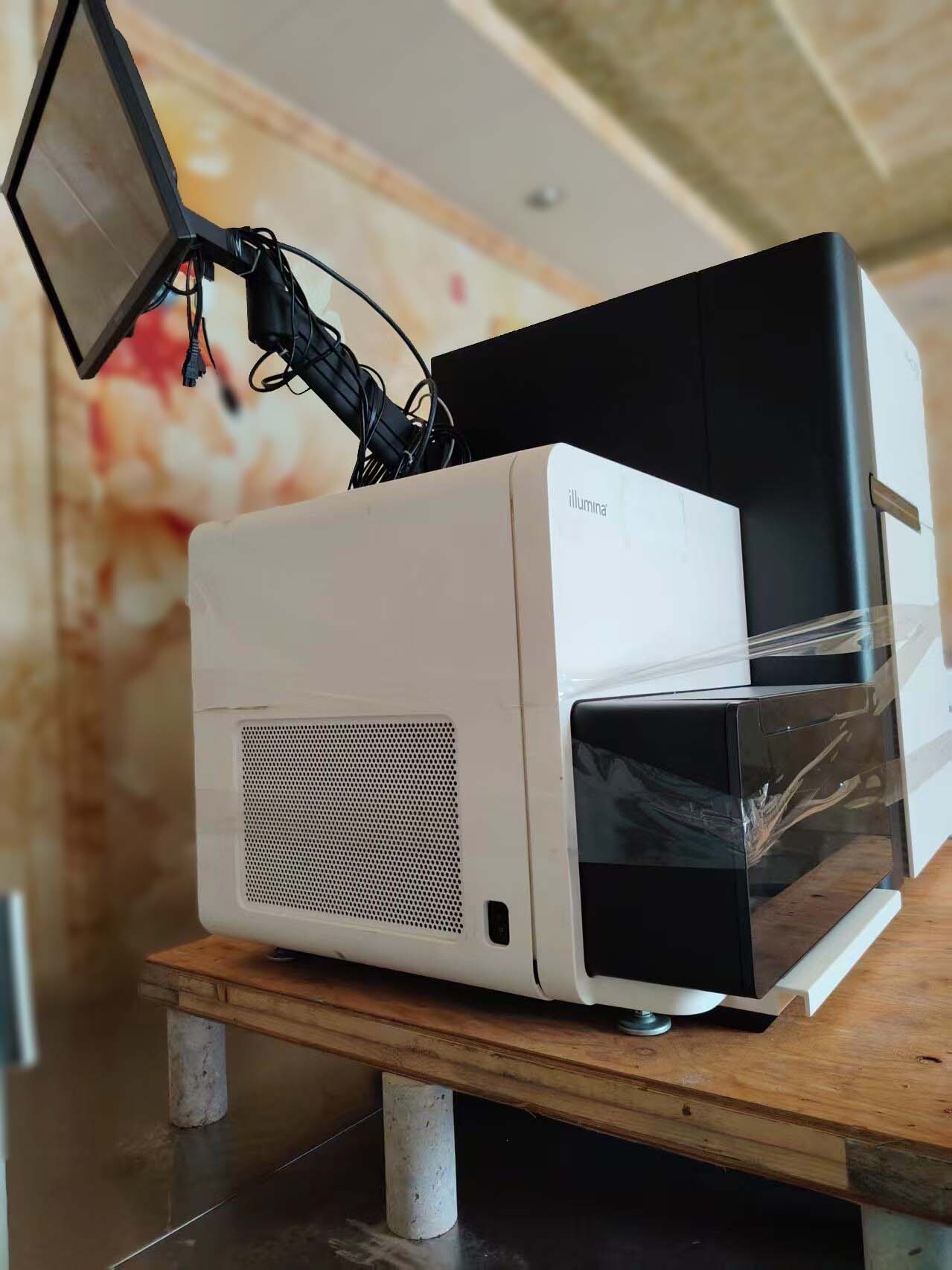 フォト（写真） 使用される ILLUMINA HiSeq 2500 販売のために