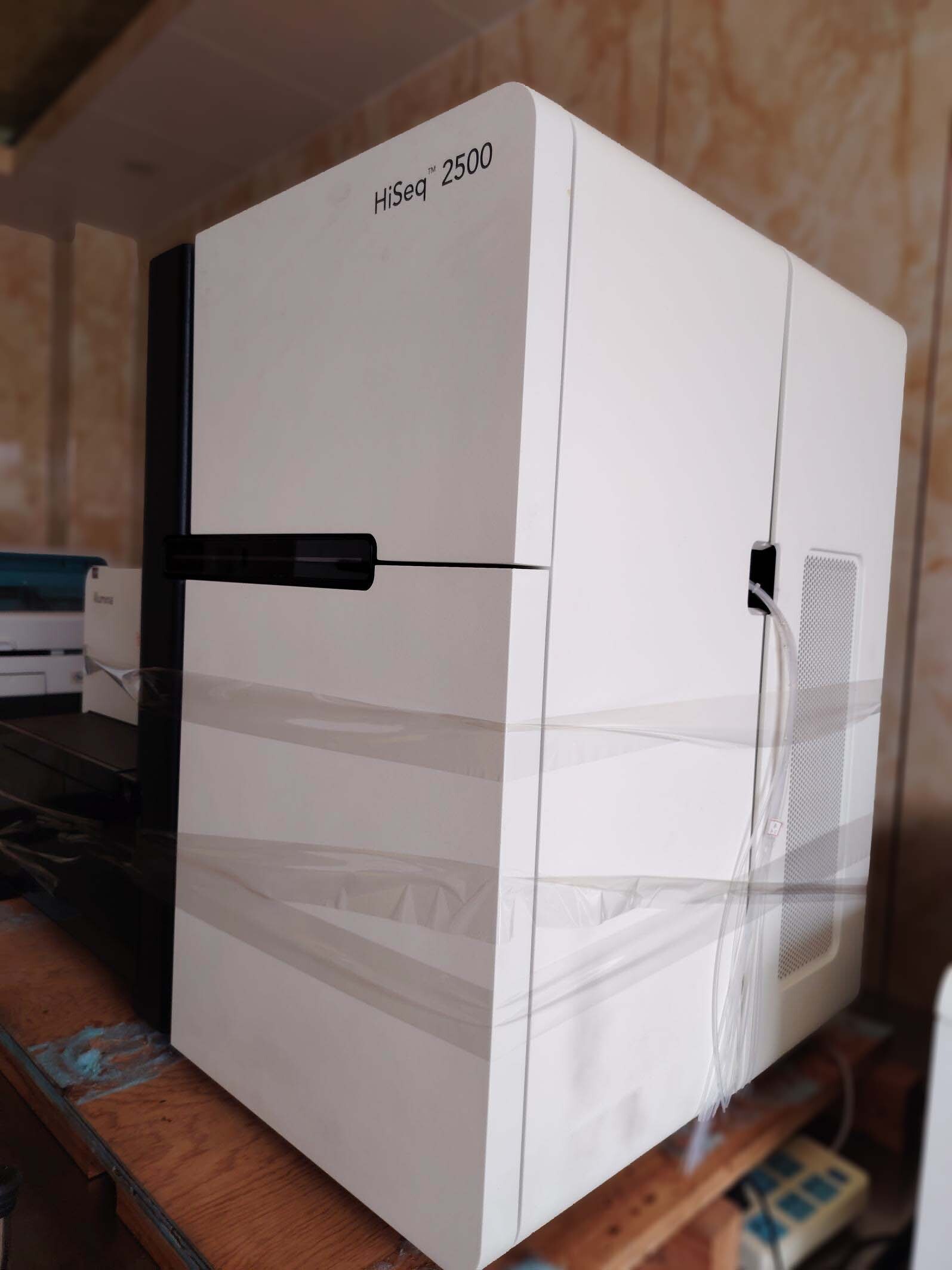 フォト（写真） 使用される ILLUMINA HiSeq 2500 販売のために