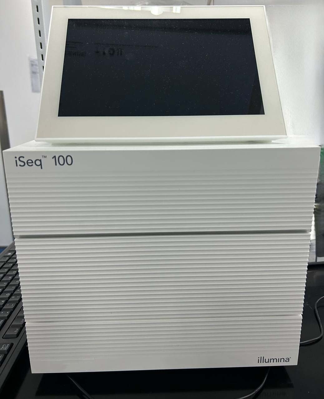 フォト（写真） 使用される ILLUMINA iSeq 100 販売のために